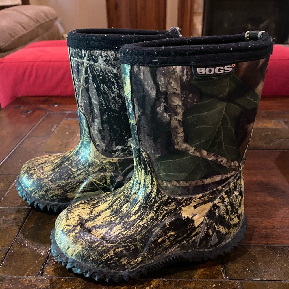 Insulated boots